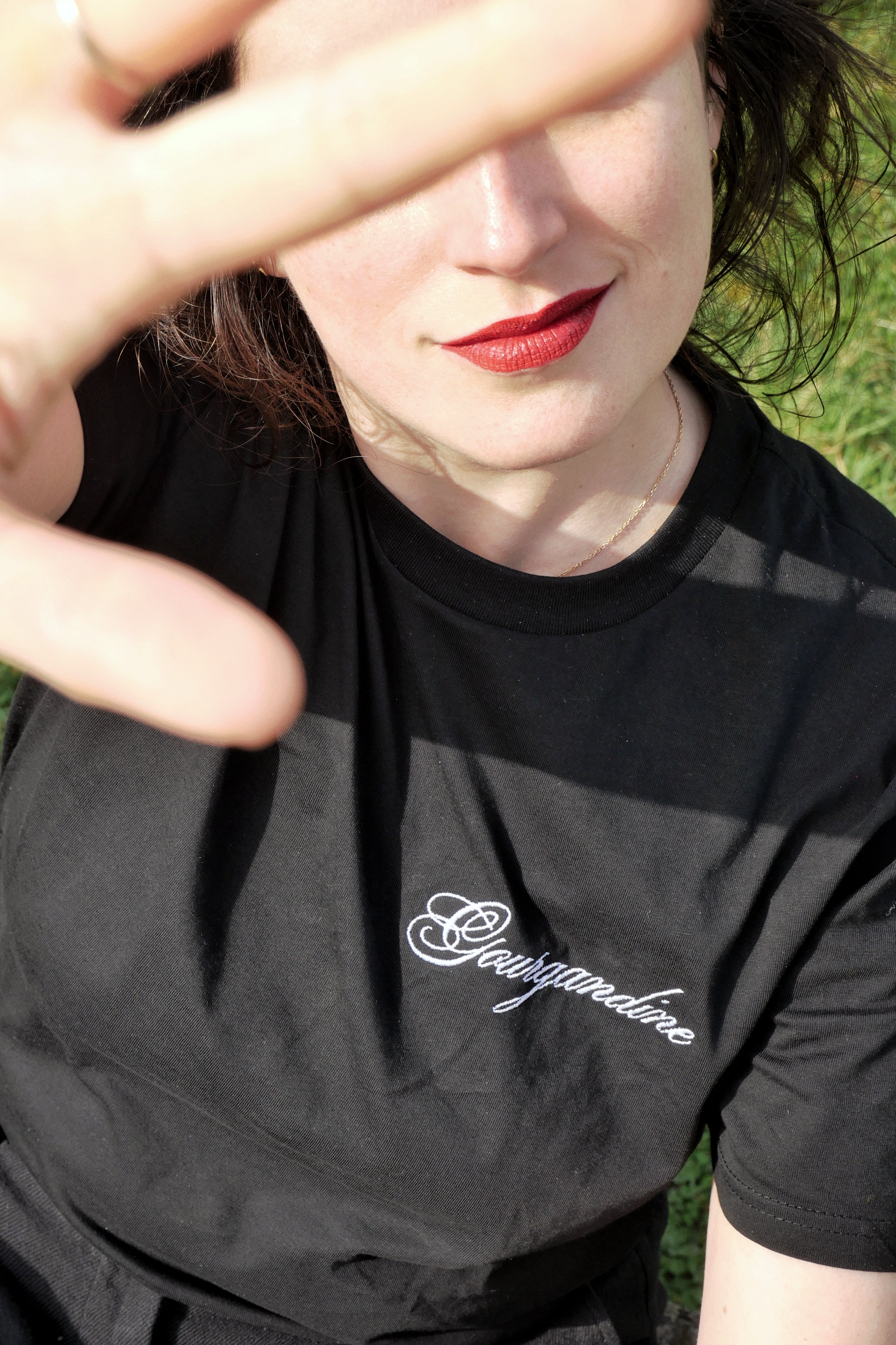 “Gourgandine” – T-shirt brodé unisexe Vieilles Verveines