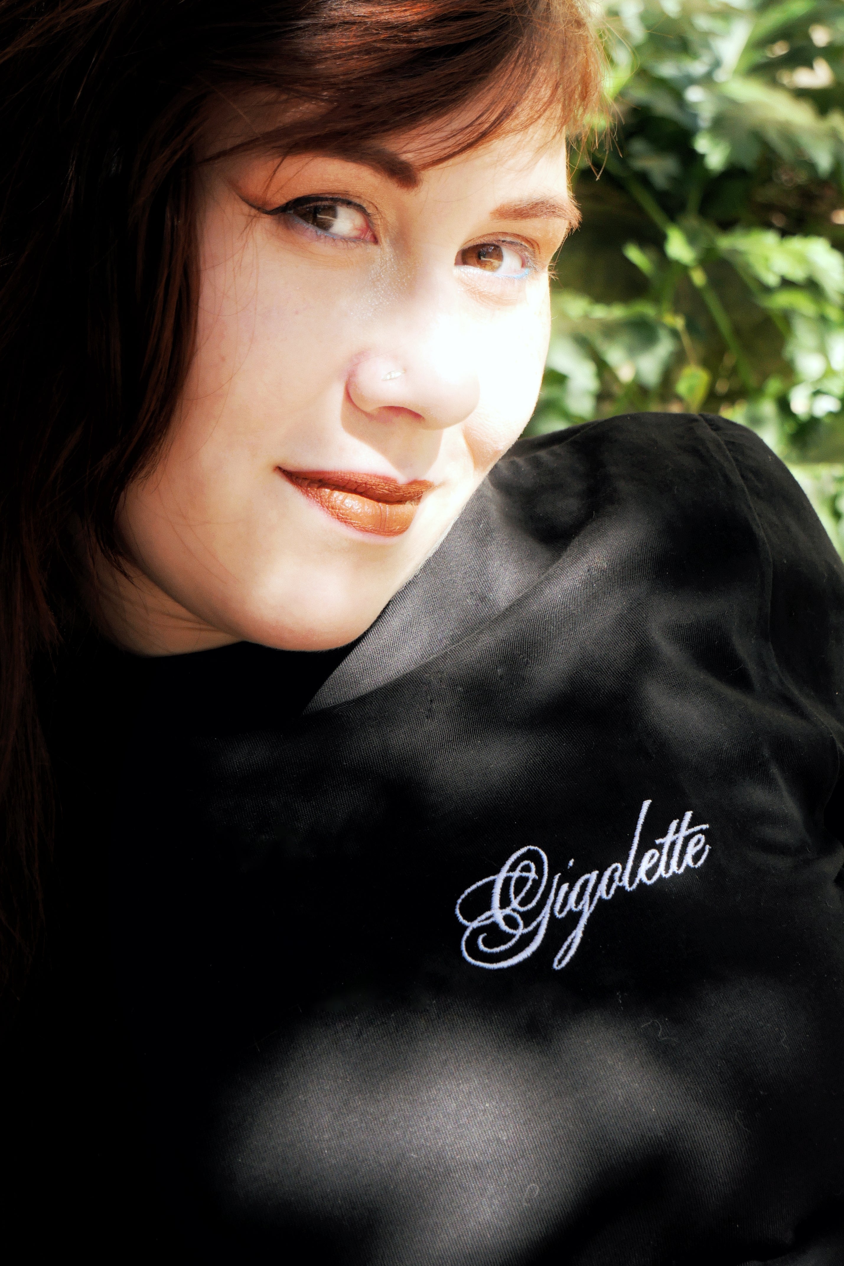 “Gigolette” – T-shirt brodé unisexe Vieilles Verveines